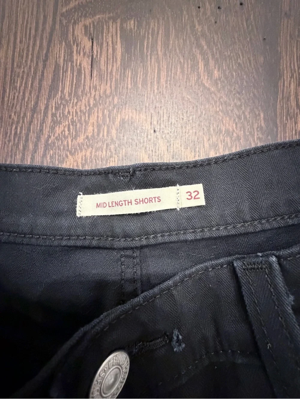 Levis sleek black